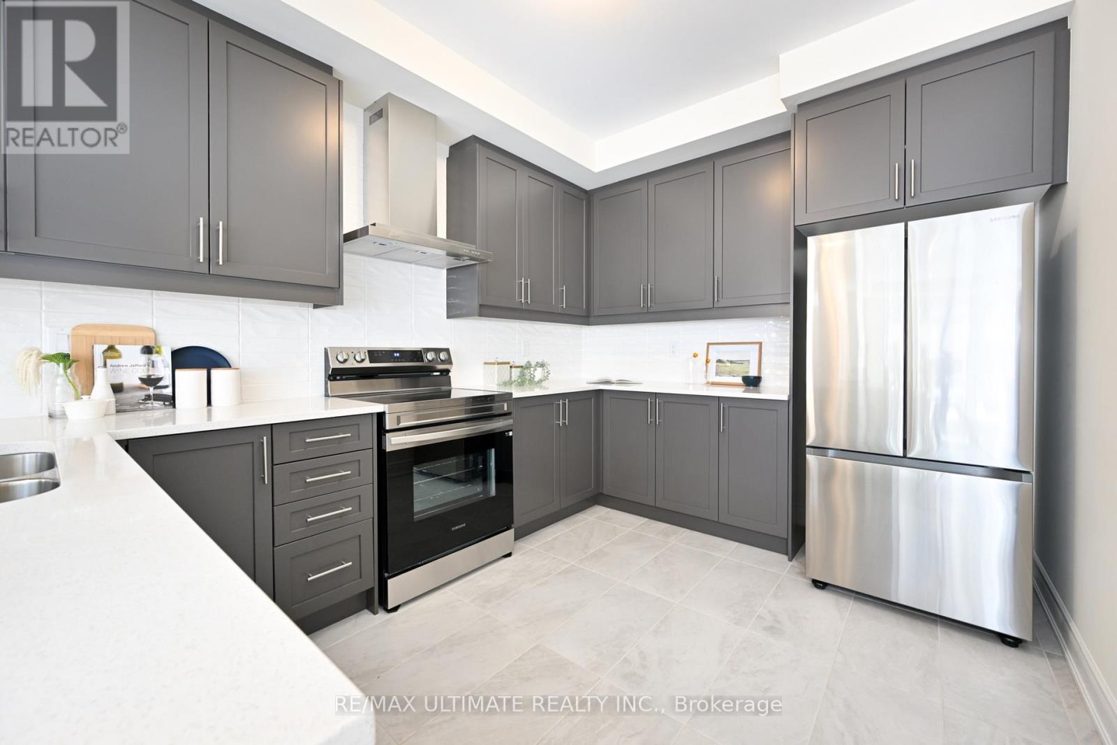 33 Bonnington Drive, Brampton, Ontario  L7A 5M1 - Photo 6 - W12418011