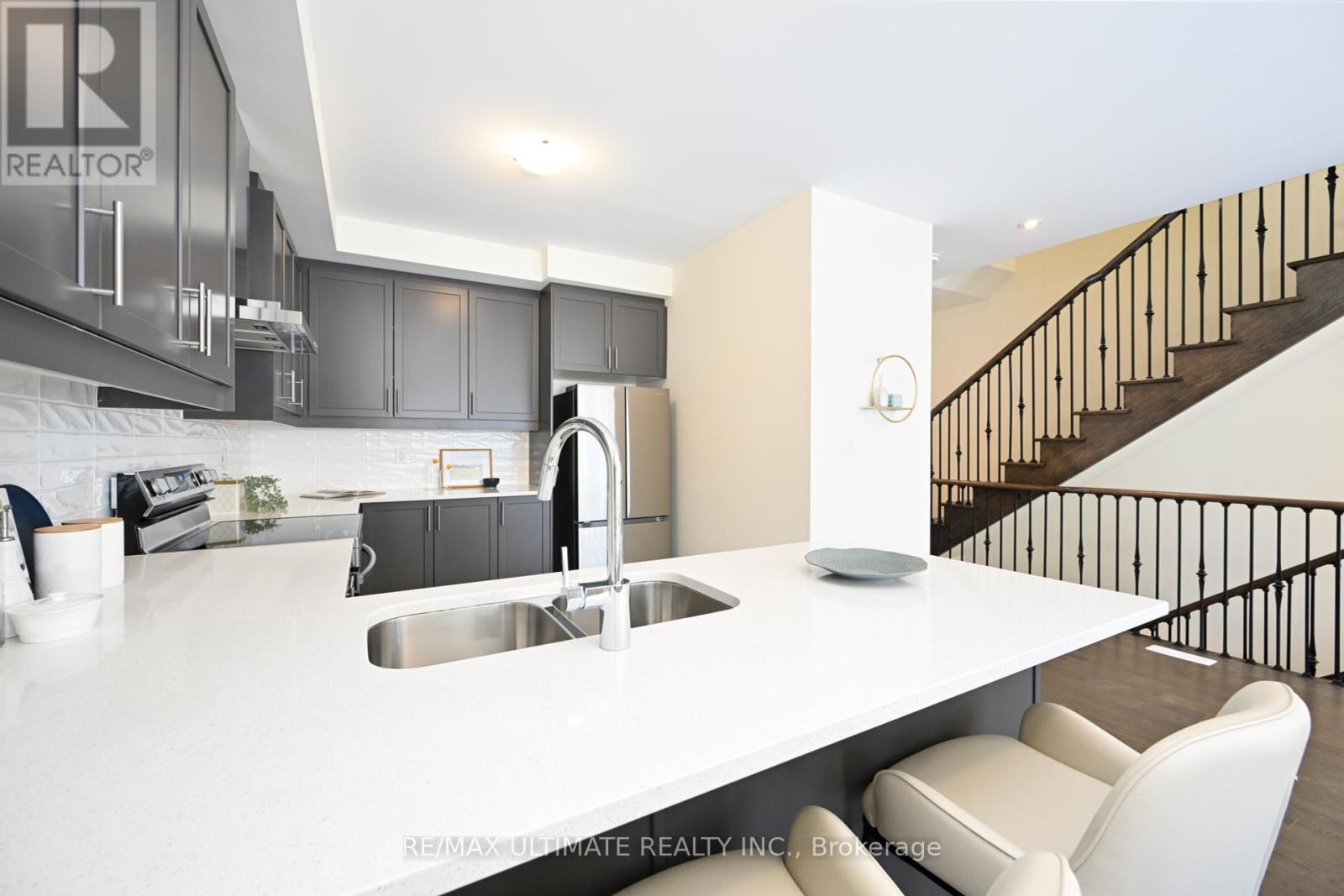 33 Bonnington Drive, Brampton, Ontario  L7A 5M1 - Photo 7 - W12418011