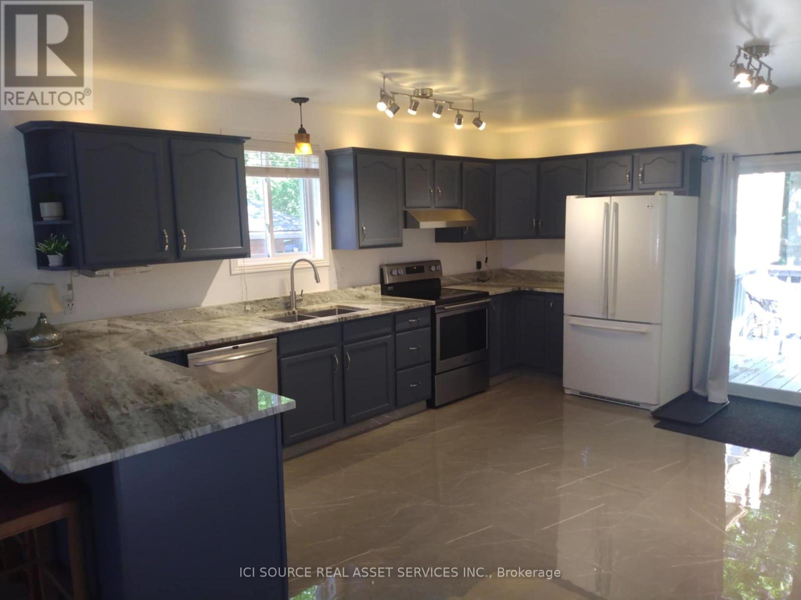 6860 Matchette Road, Lasalle, Ontario  N9J 3H7 - Photo 6 - X12418024