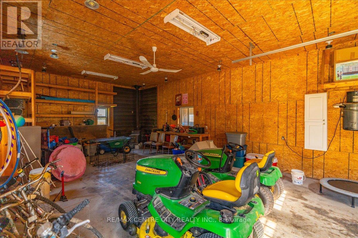 9516 Argyle Street E, North Middlesex, Ontario  N0M 1A0 - Photo 31 - X12418015