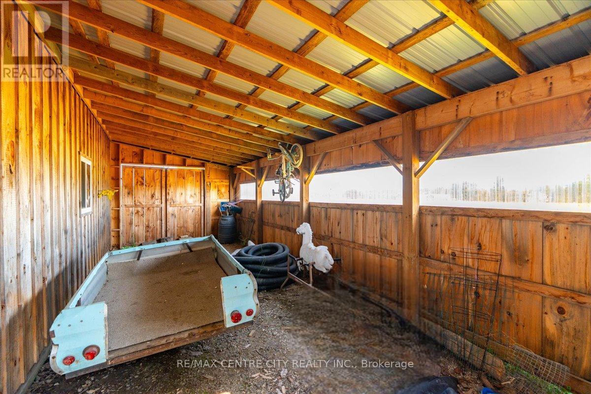 9516 Argyle Street E, North Middlesex, Ontario  N0M 1A0 - Photo 33 - X12418015
