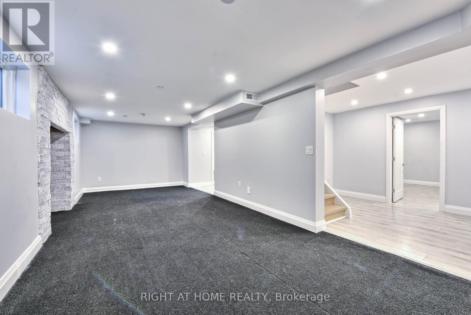 1517 Queensbury Crescent, Oakville, Ontario  L6H 4G6 - Photo 37 - W12396802