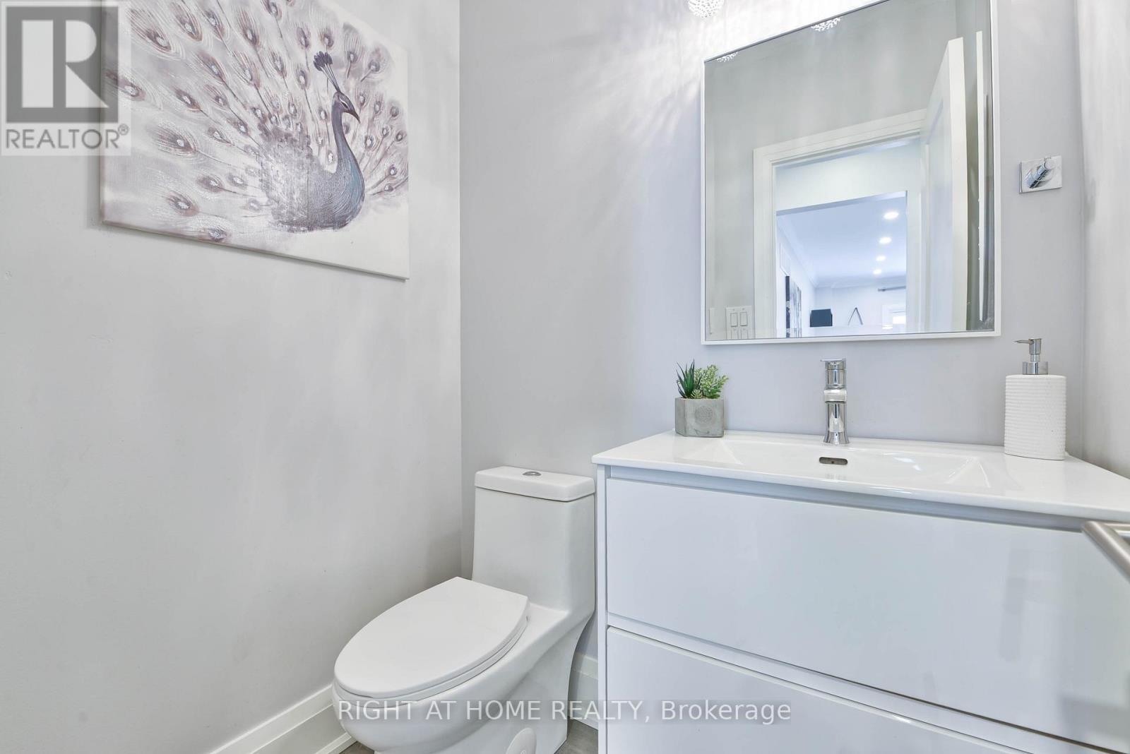 1517 Queensbury Crescent, Oakville, Ontario  L6H 4G6 - Photo 19 - W12396802