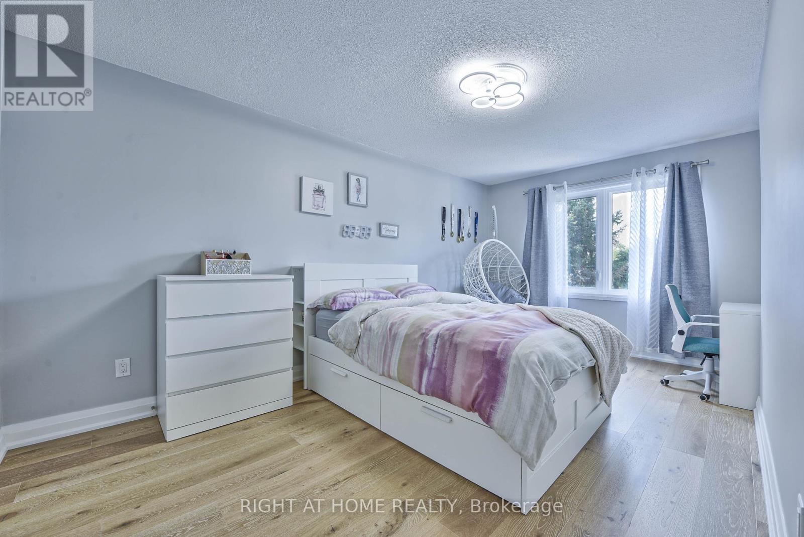 1517 Queensbury Crescent, Oakville, Ontario  L6H 4G6 - Photo 27 - W12396802