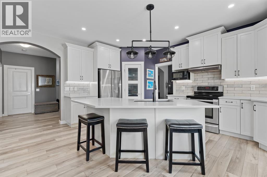 15 Drake Landing Drive, Okotoks, Alberta  T1S 2M7 - Photo 4 - A2255305