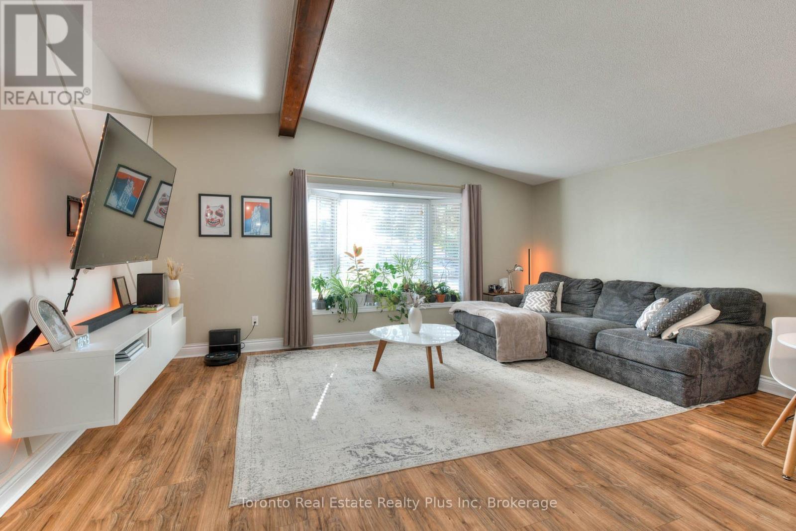 62 Greendale Crescent, Kitchener, Ontario  N2A 2R6 - Photo 11 - X12418052