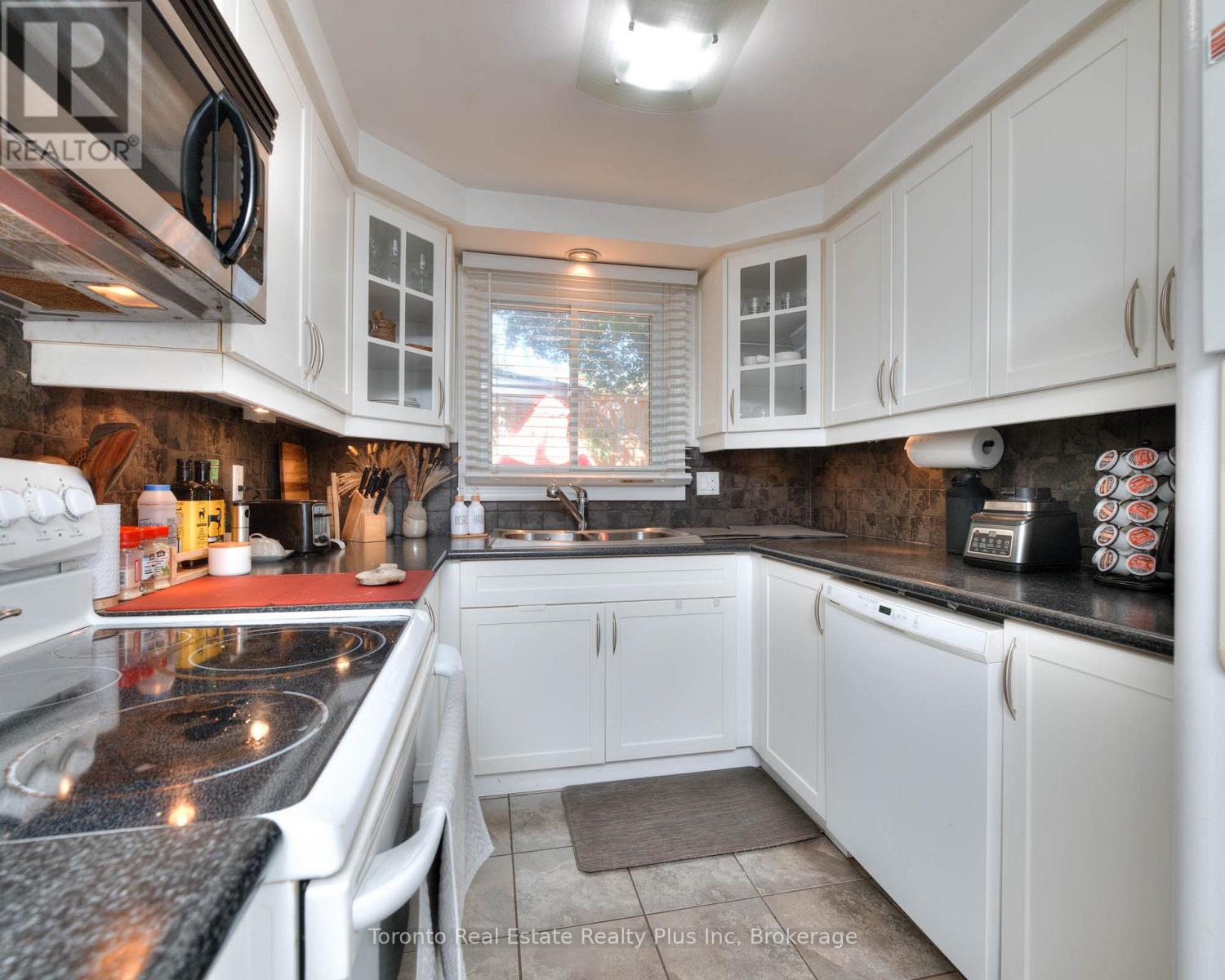62 Greendale Crescent, Kitchener, Ontario  N2A 2R6 - Photo 18 - X12418052