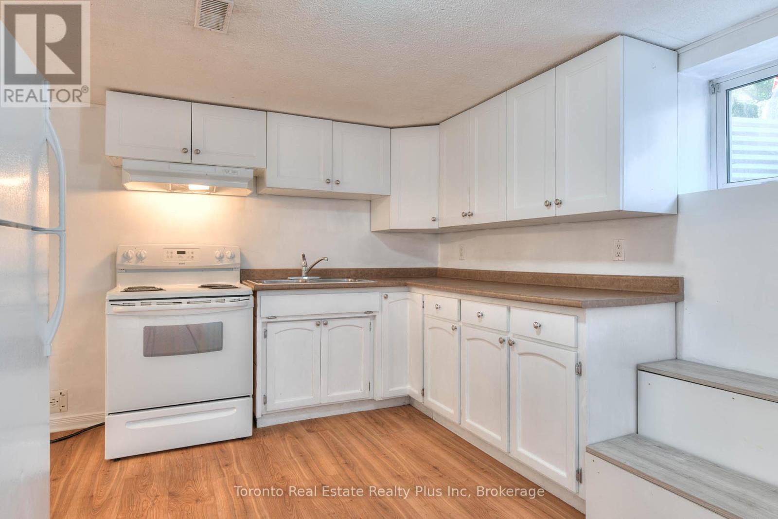 62 Greendale Crescent, Kitchener, Ontario  N2A 2R6 - Photo 24 - X12418052