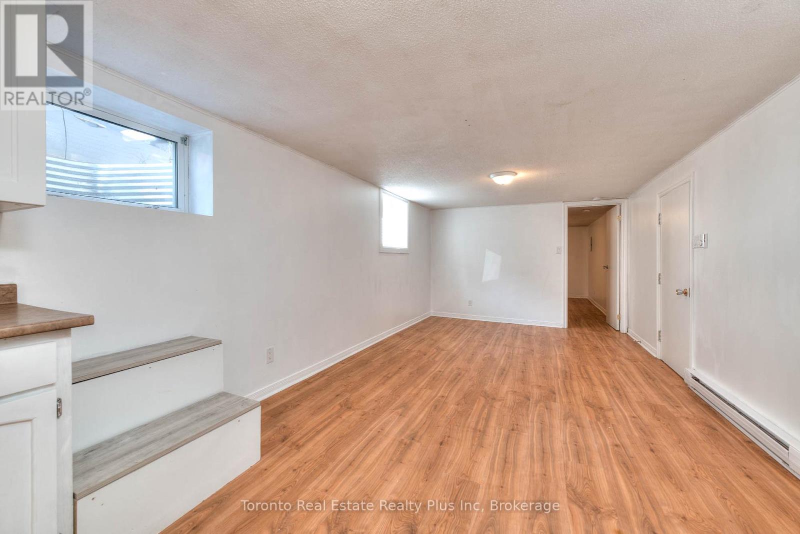 62 Greendale Crescent, Kitchener, Ontario  N2A 2R6 - Photo 25 - X12418052