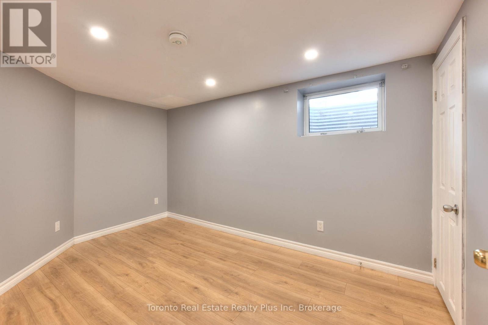 62 Greendale Crescent, Kitchener, Ontario  N2A 2R6 - Photo 28 - X12418052