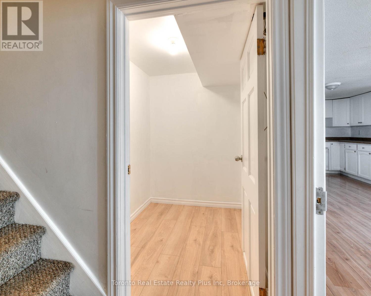 62 Greendale Crescent, Kitchener, Ontario  N2A 2R6 - Photo 30 - X12418052