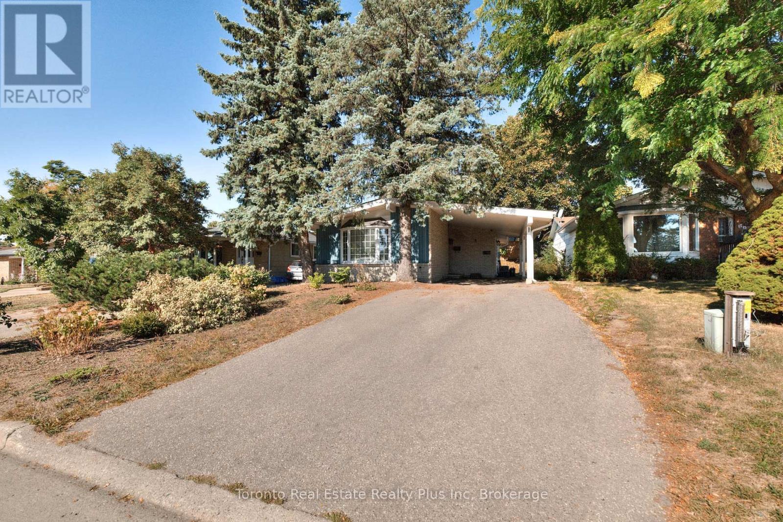 62 Greendale Crescent, Kitchener, Ontario  N2A 2R6 - Photo 4 - X12418052