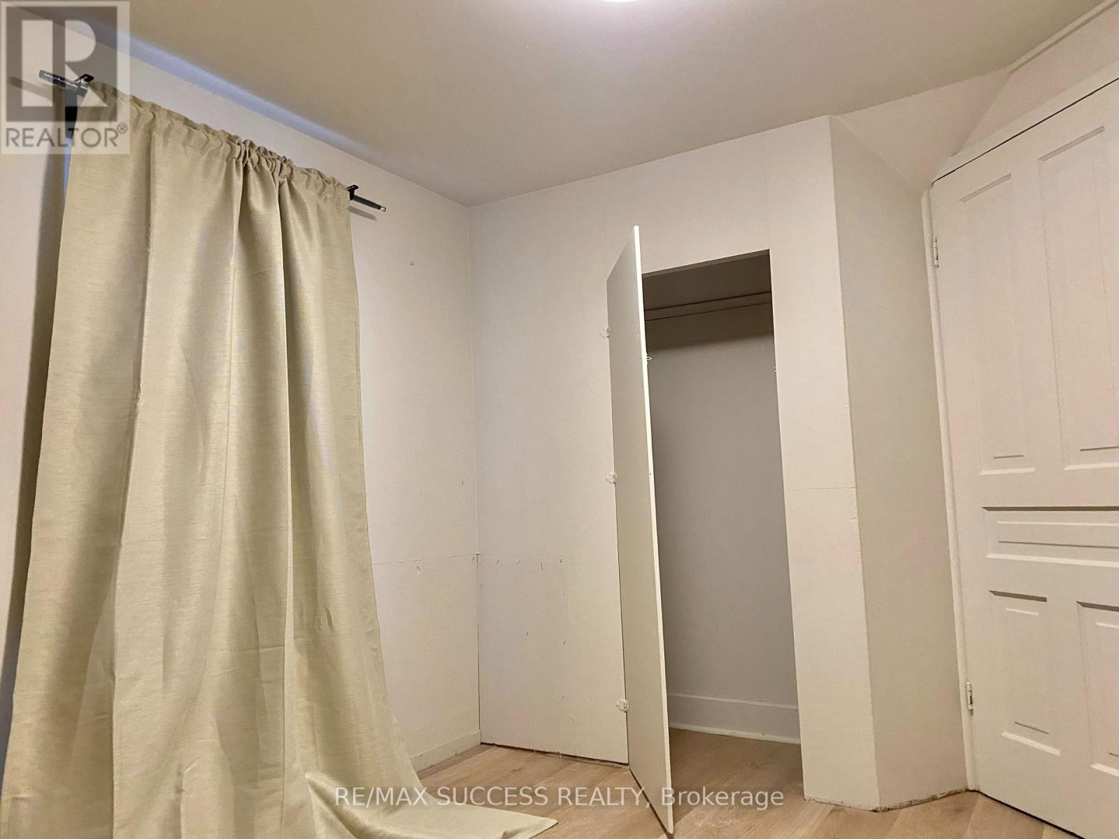 192 Lincoln Road W, Fort Erie, Ontario  L0S 1B0 - Photo 13 - X12418056