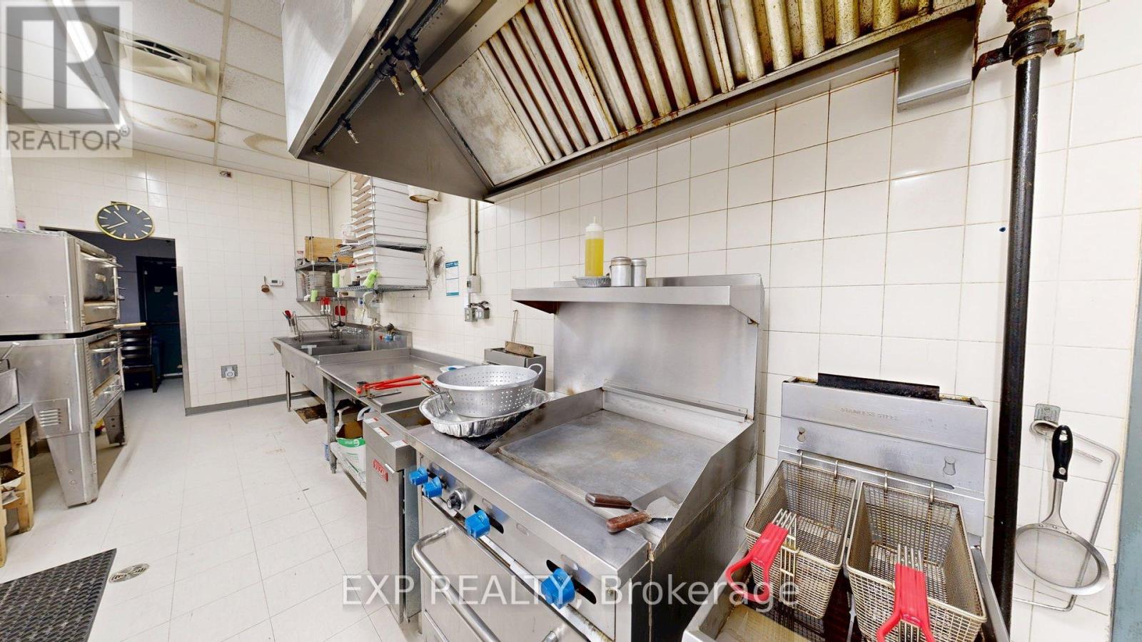 224 Graham Road, West Elgin, Ontario  N0L 2P0 - Photo 22 - X12418092