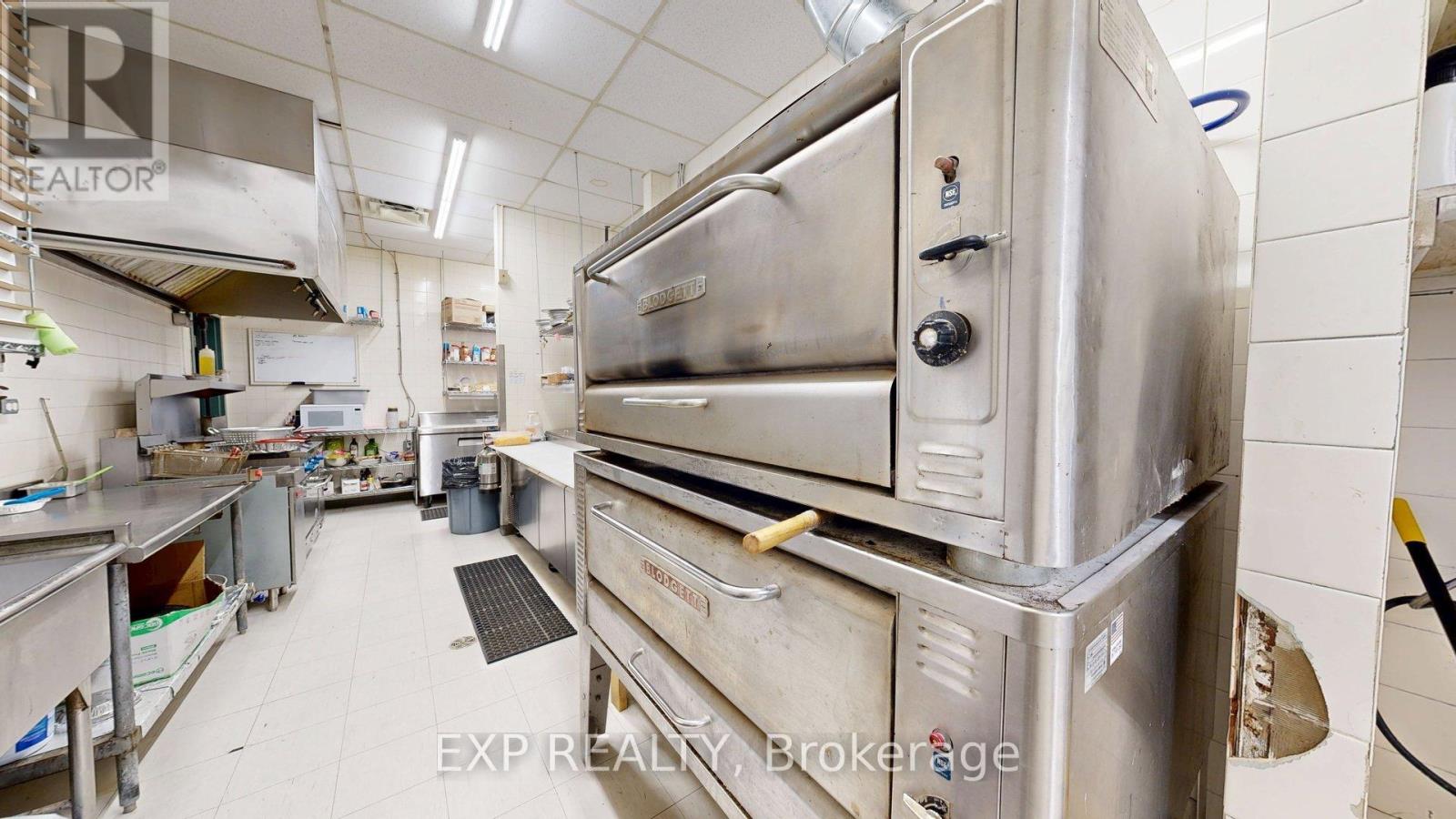 224 Graham Road, West Elgin, Ontario  N0L 2P0 - Photo 27 - X12418092