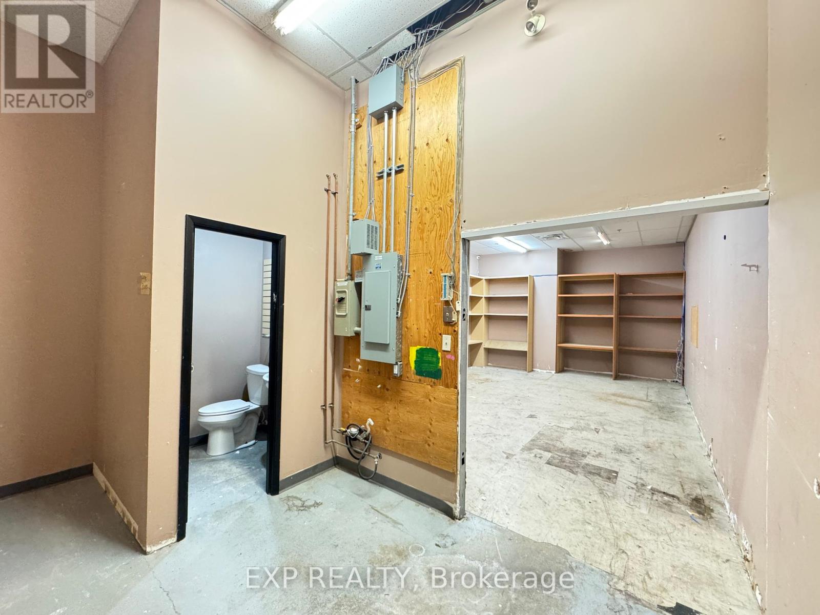 2 - 301 Oxford Street W, London North (North N), Ontario  N6H 1S9 - Photo 11 - X12418095