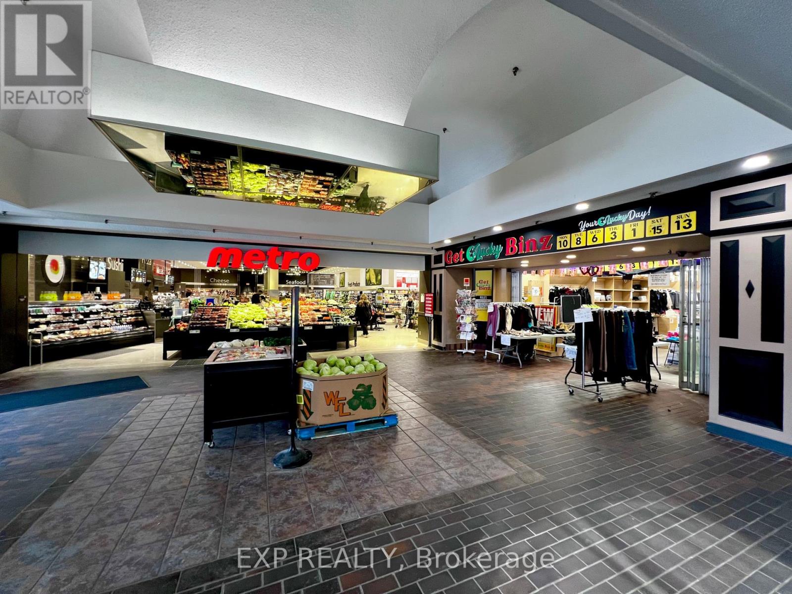 2 - 301 Oxford Street W, London North (North N), Ontario  N6H 1S9 - Photo 3 - X12418095