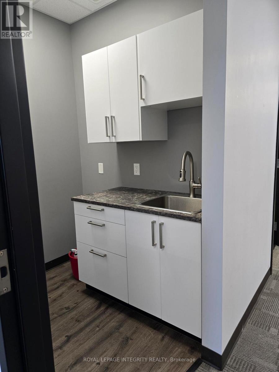 210 - 2310 St Laurent Boulevard N, Ottawa, Ontario  K2A 1H1 - Photo 7 - X12418086