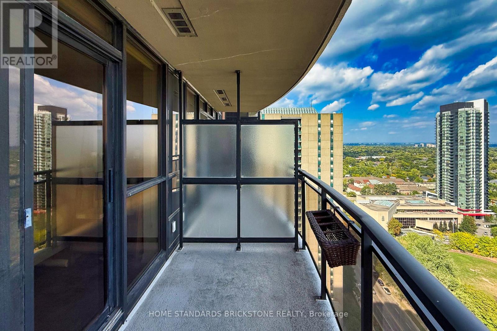 2712 - 33 Sheppard Avenue E, Toronto, Ontario  M2N 7K1 - Photo 18 - C12418069
