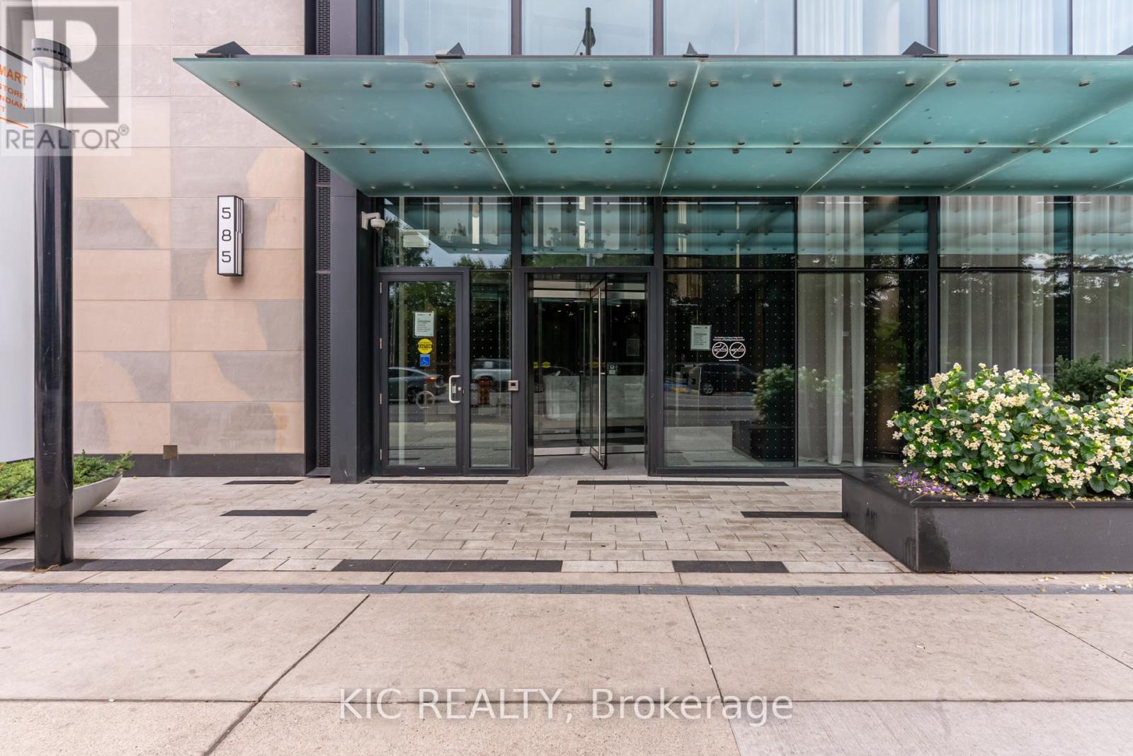 3923 - 585 Bloor Street E, Toronto (North St. James Town), Ontario  M4W 0B3 - Photo 2 - C12418101