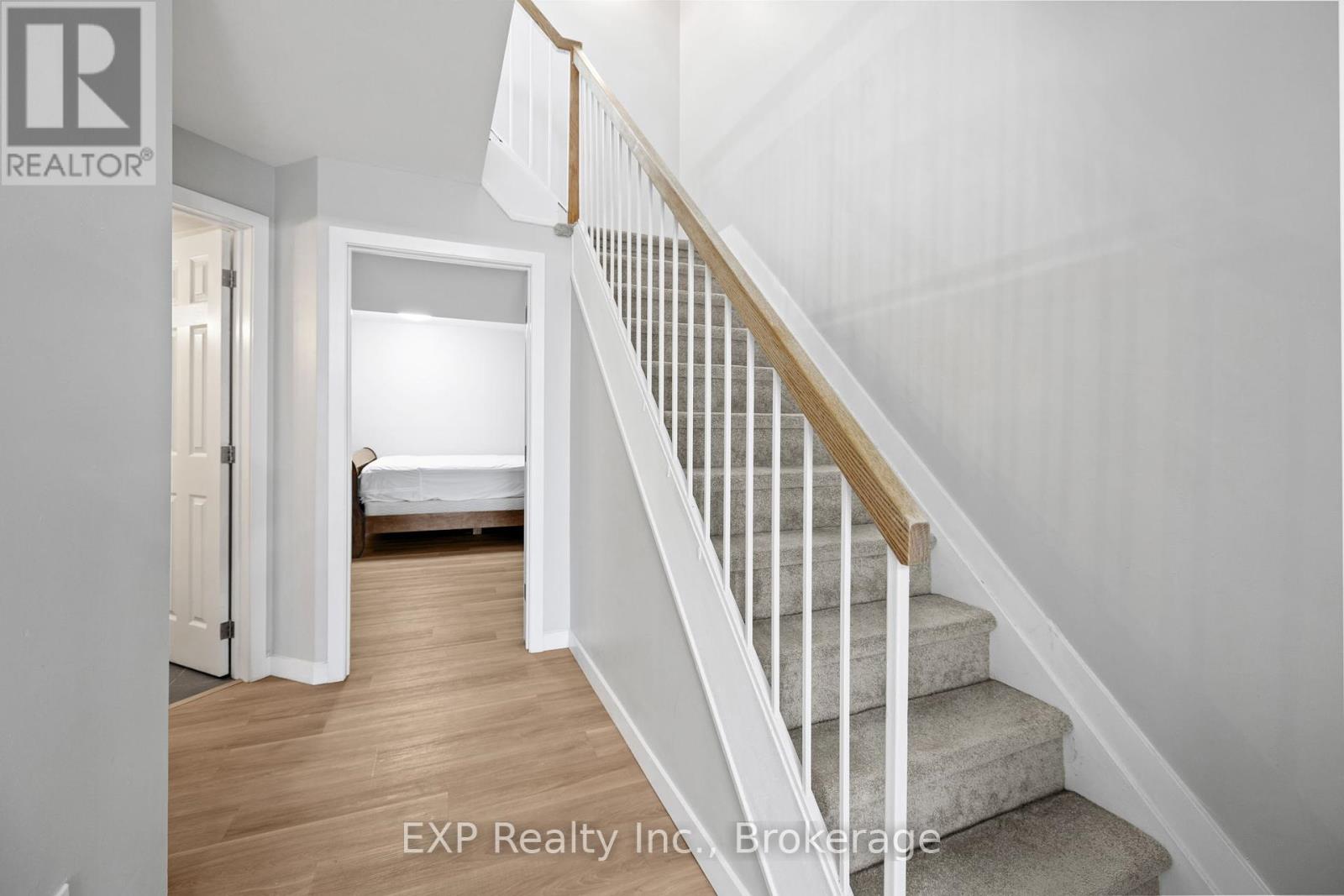 21 Durbin Court, Ottawa, Ontario  K2L 3T7 - Photo 6 - X12416664