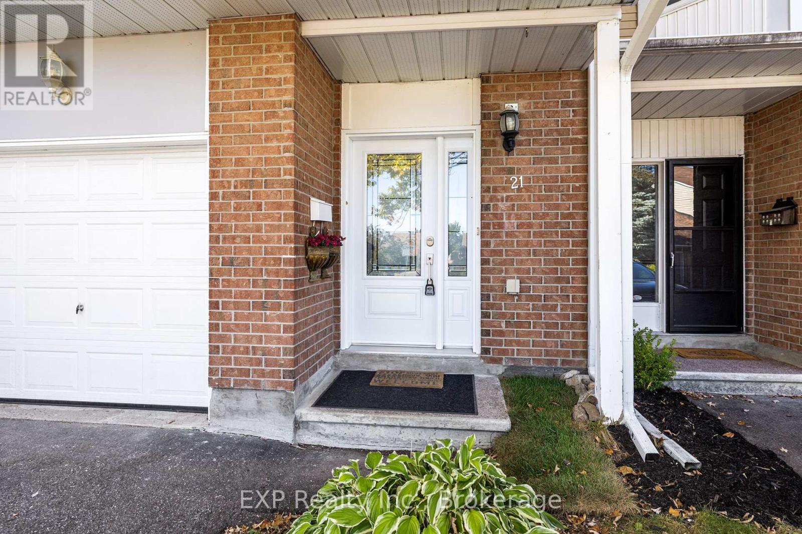 21 Durbin Court, Ottawa, Ontario  K2L 3T7 - Photo 4 - X12416664