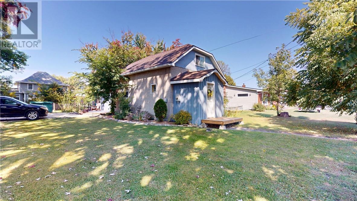 2 Wilson Street W., Little Current, Ontario  P0P 1K0 - Photo 6 - 2124718