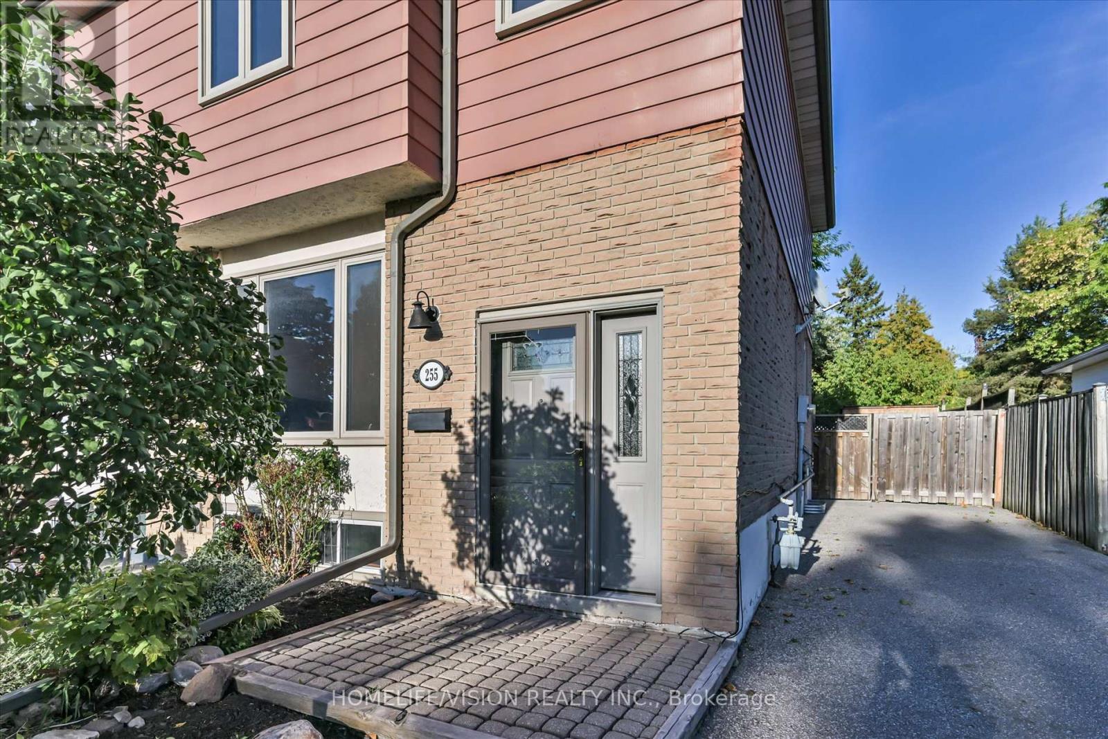 255 CEDAR AVENUE, Richmond Hill, Ontario