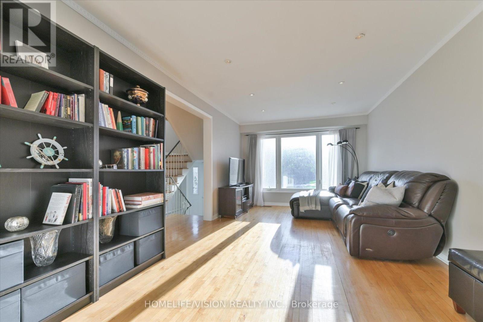 255 Cedar Avenue, Richmond Hill, Ontario  L4C 2B3 - Photo 4 - N12418076