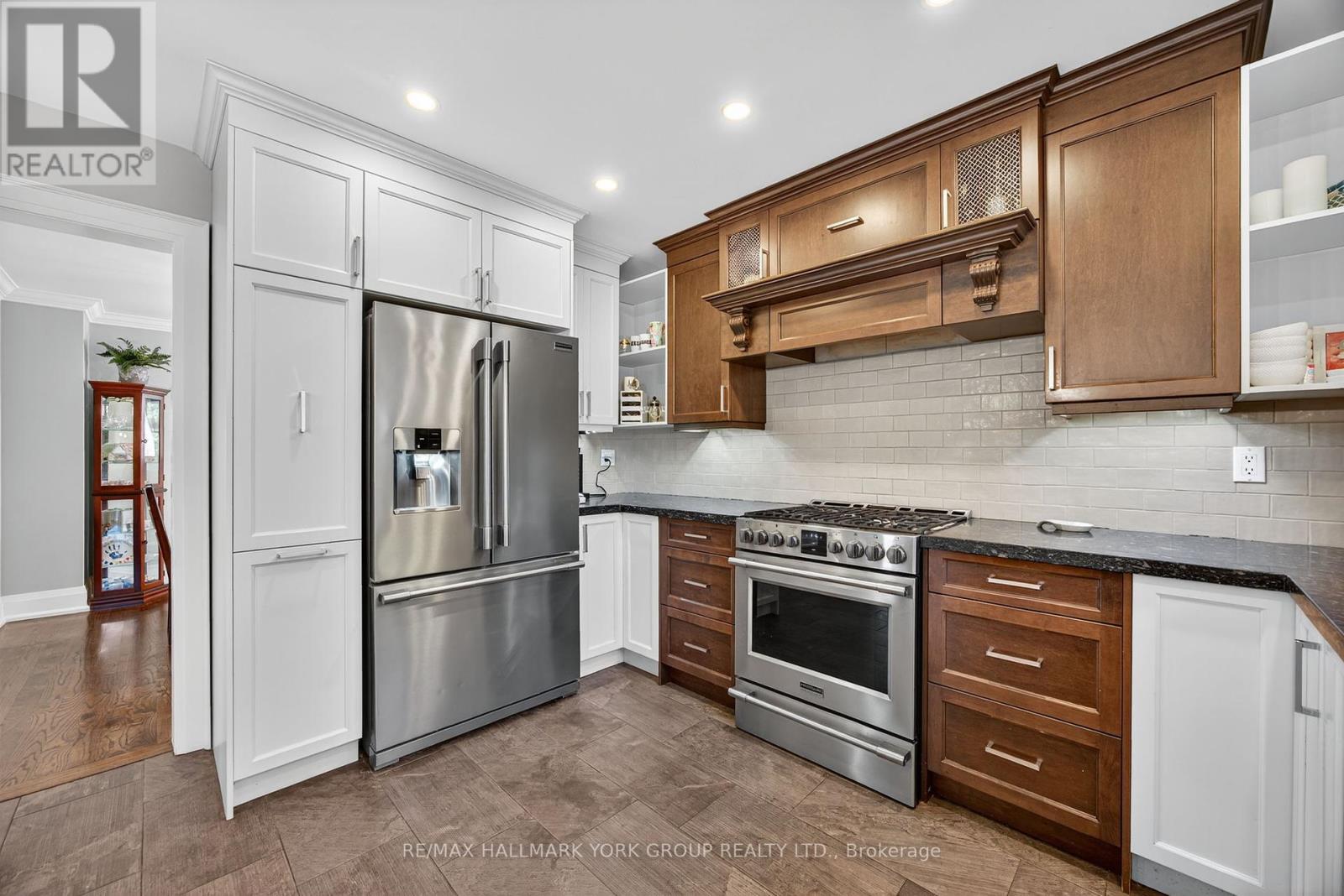 654 Lyman Boulevard, Newmarket, Ontario  L3X 1V9 - Photo 10 - N12418081