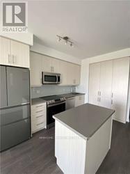1105 - 75 Oneida Crescent, Richmond Hill, Ontario  L4B 0H3 - Photo 2 - N12418090