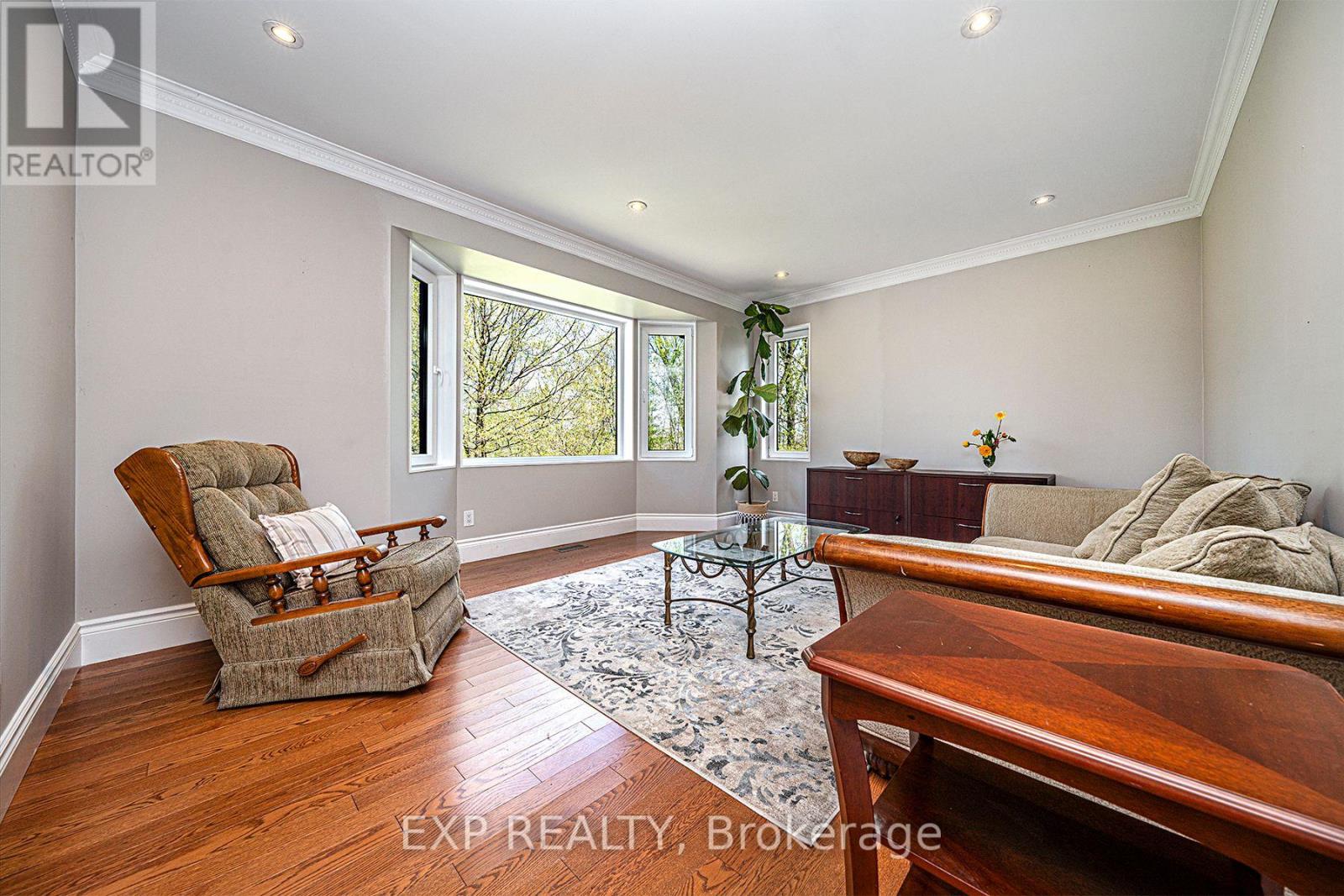 7 Valley Trail, East Gwillimbury, Ontario  L3Y 4V8 - Photo 12 - N12418094