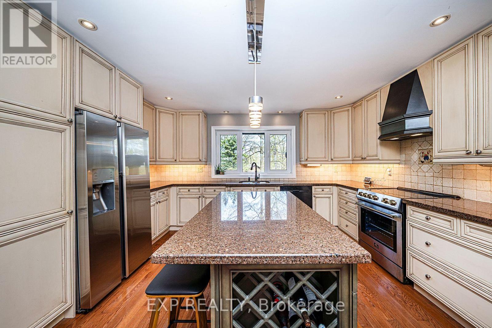 7 Valley Trail, East Gwillimbury, Ontario  L3Y 4V8 - Photo 18 - N12418094