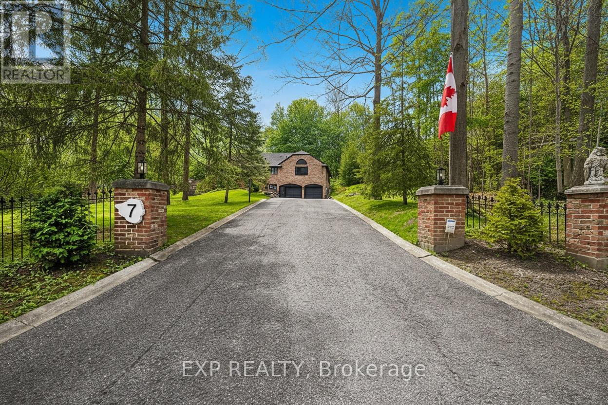7 Valley Trail, East Gwillimbury, Ontario  L3Y 4V8 - Photo 2 - N12418094