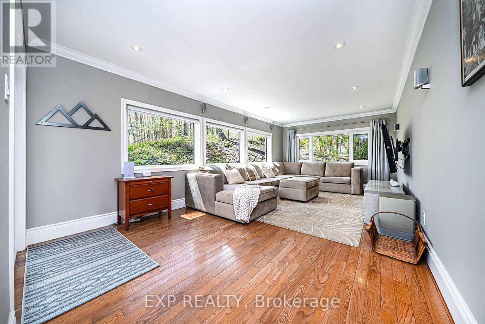 7 Valley Trail, East Gwillimbury, Ontario  L3Y 4V8 - Photo 21 - N12418094