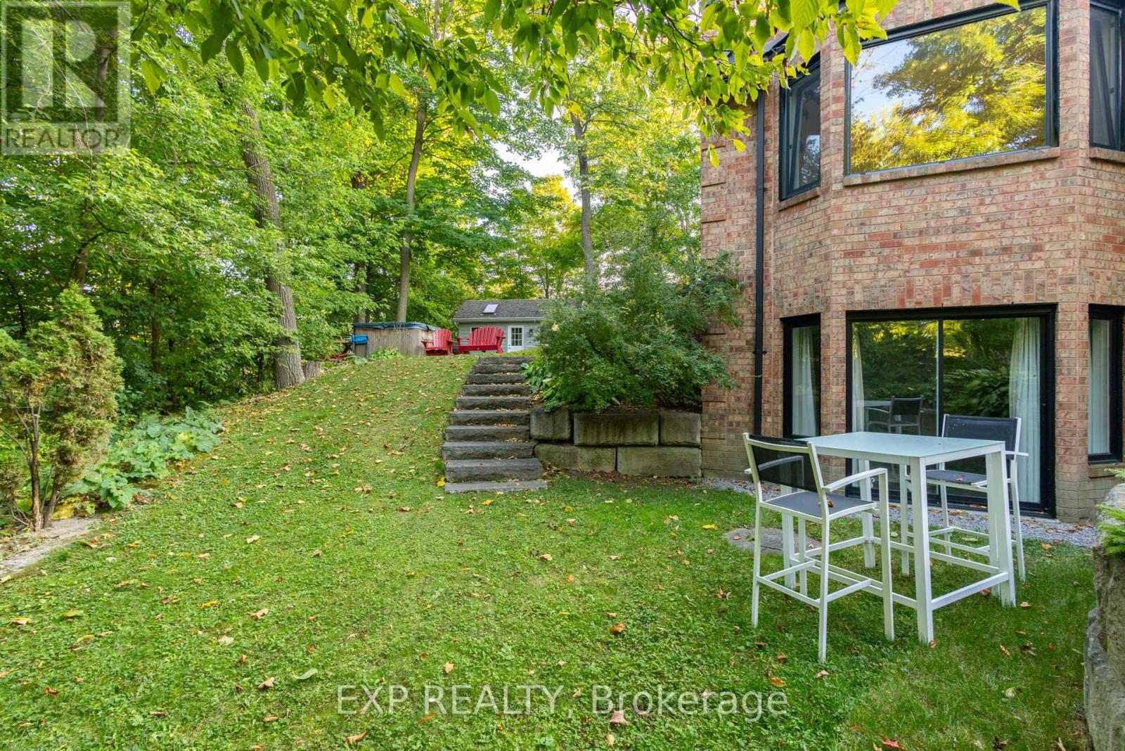 7 Valley Trail, East Gwillimbury, Ontario  L3Y 4V8 - Photo 5 - N12418094