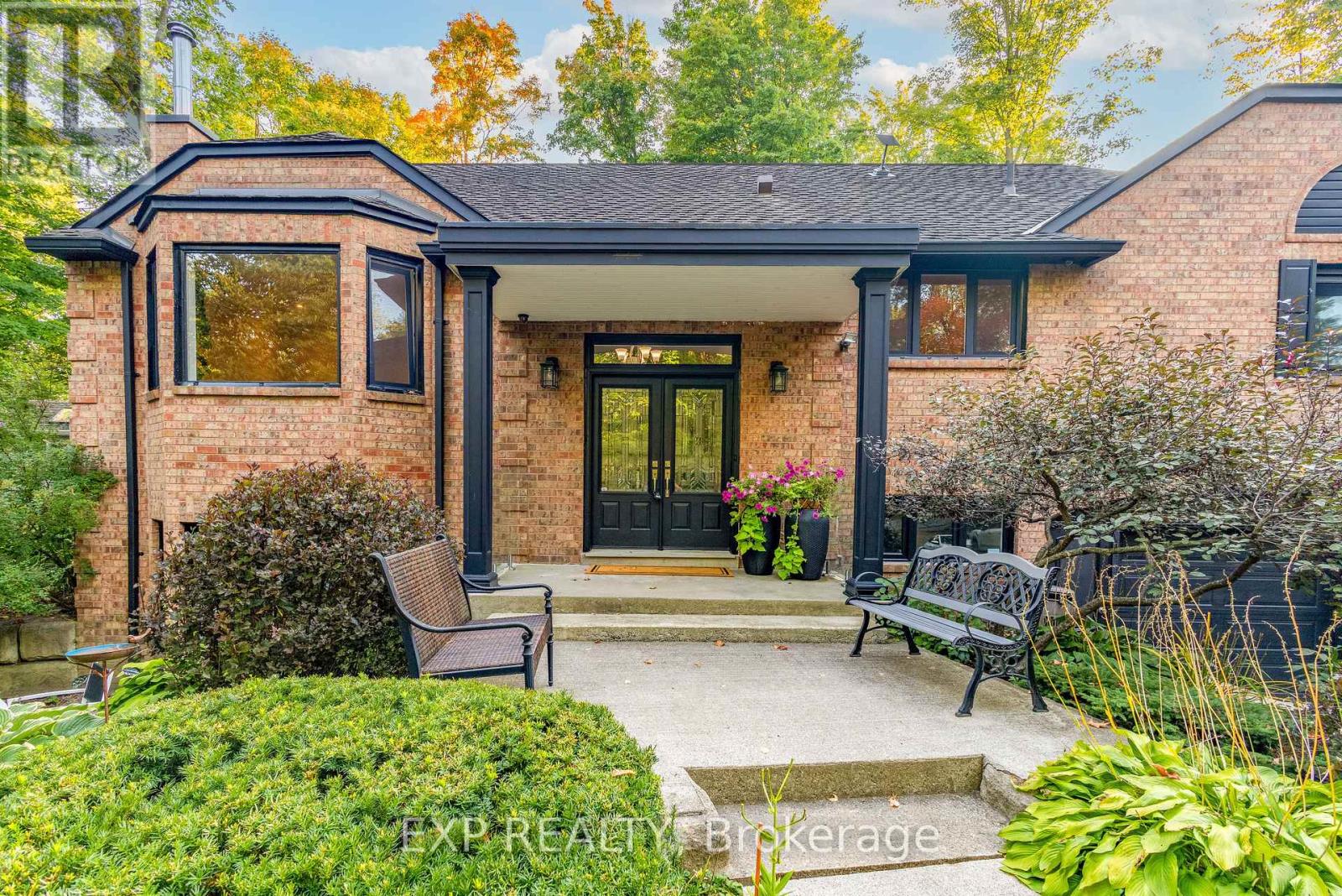 7 Valley Trail, East Gwillimbury, Ontario  L3Y 4V8 - Photo 7 - N12418094