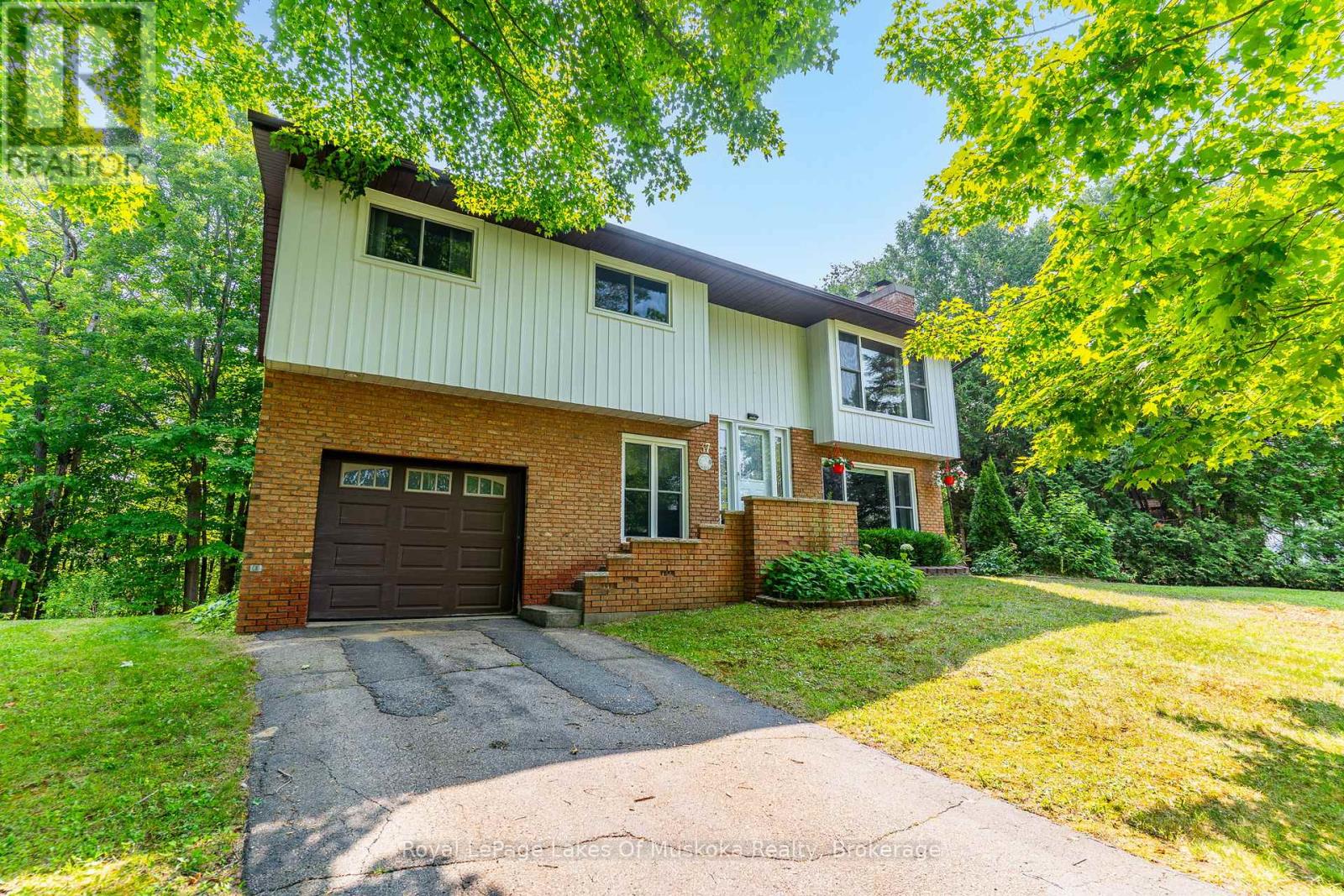 37 CHURCH STREET, Bracebridge, Ontario