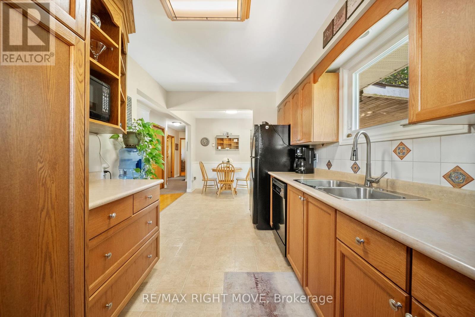 68 Quinn Avenue, Orillia, Ontario  L3V 3H5 - Photo 12 - S12418077