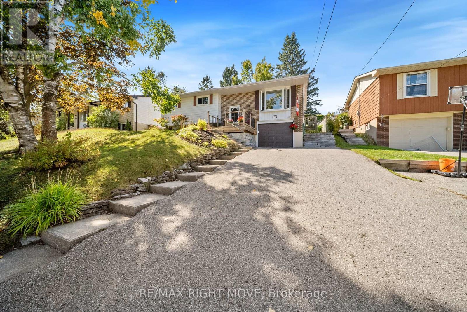 68 Quinn Avenue, Orillia, Ontario  L3V 3H5 - Photo 2 - S12418077