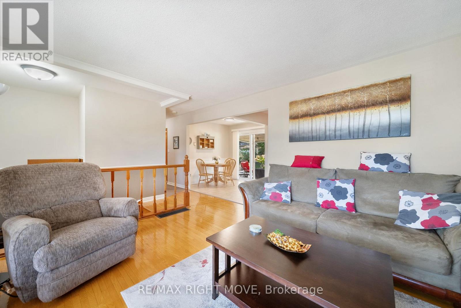68 Quinn Avenue, Orillia, Ontario  L3V 3H5 - Photo 7 - S12418077