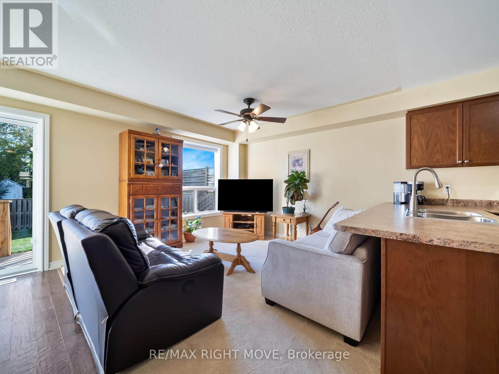 20 Michelle Drive, Orillia, Ontario L3V 0B4 - Photo 11 - S12418107