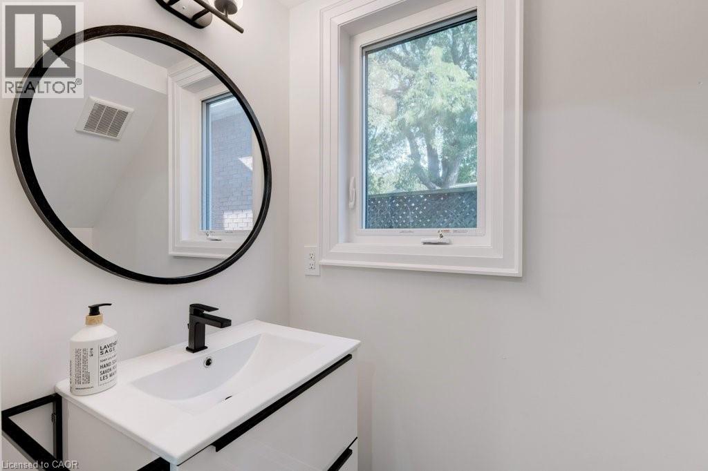 38 East 16th Street, Hamilton, Ontario  L9A 4H9 - Photo 25 - 40771785