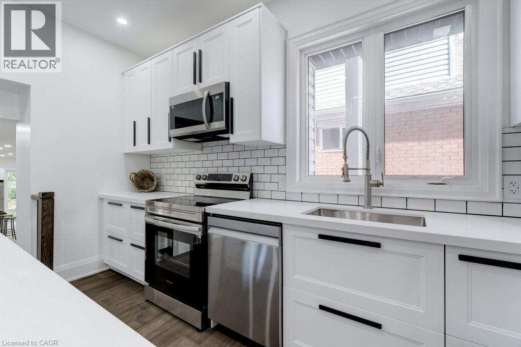 38 East 16th Street, Hamilton, Ontario  L9A 4H9 - Photo 9 - 40771785