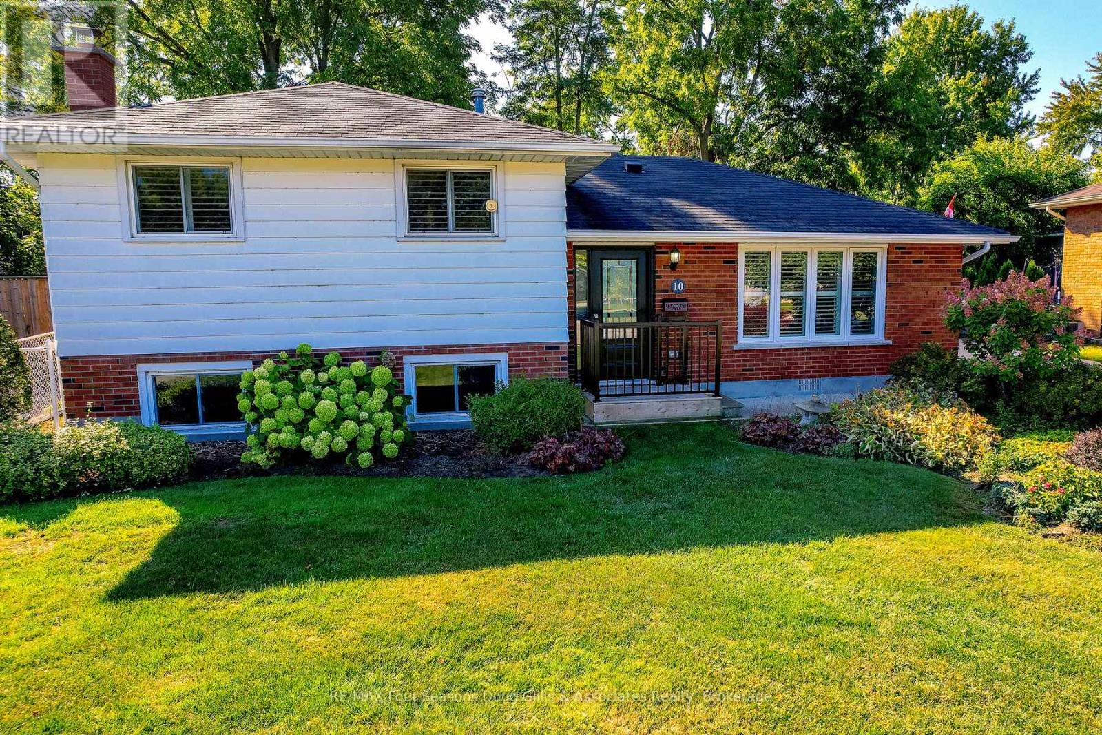 10 Lockhart Road, Collingwood, Ontario  L9Y 4B5 - Photo 1 - S12418116