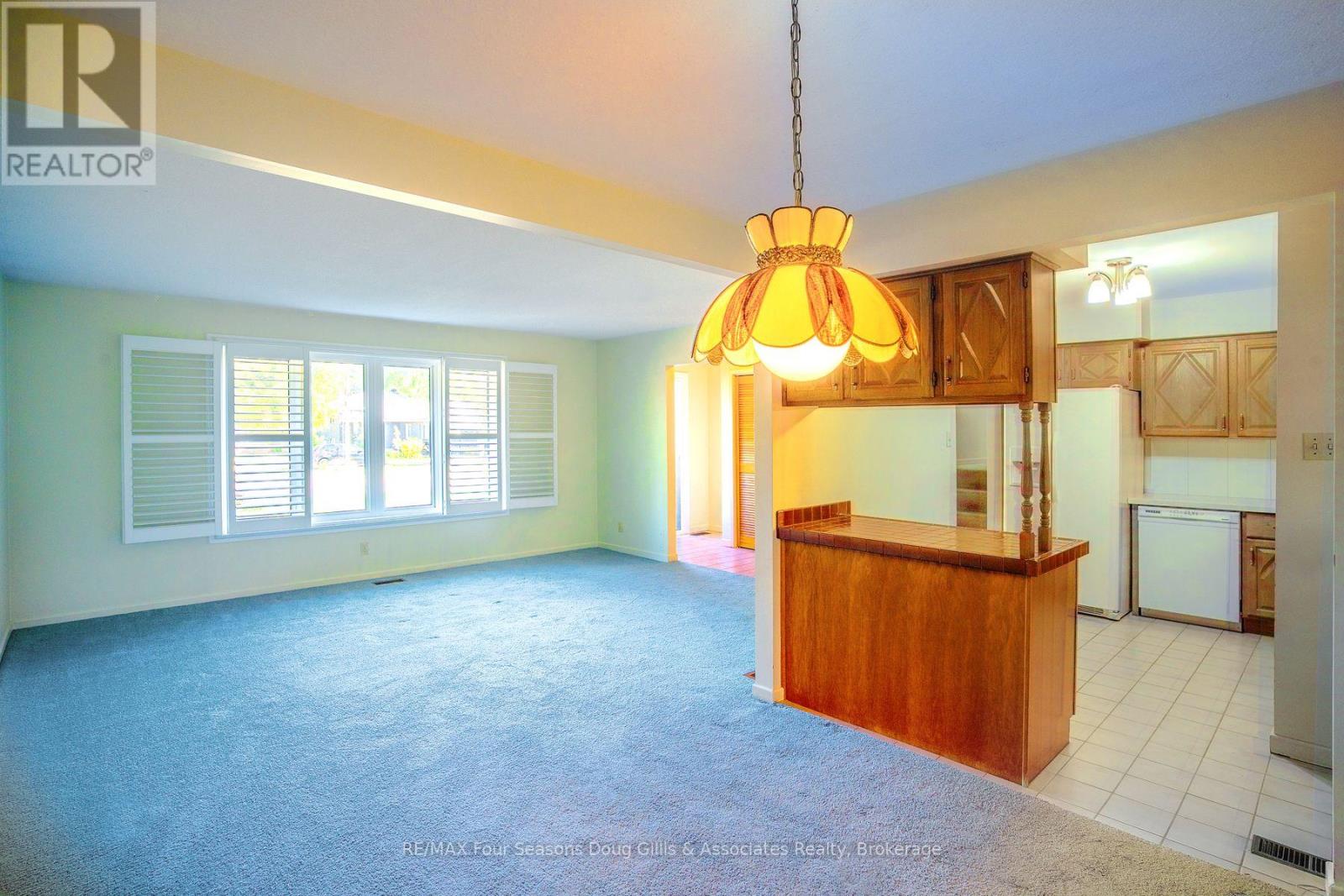 10 Lockhart Road, Collingwood, Ontario  L9Y 4B5 - Photo 10 - S12418116