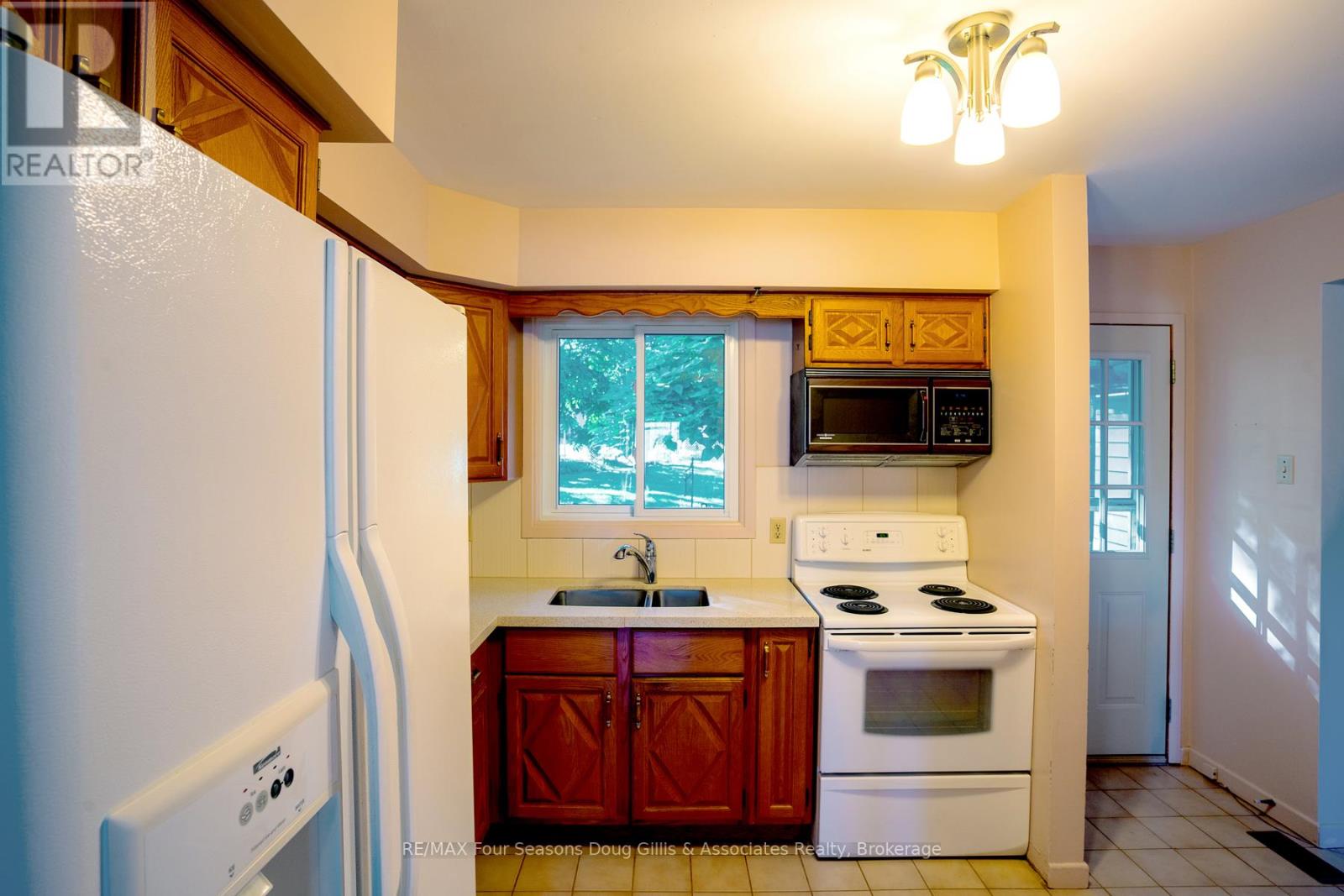 10 Lockhart Road, Collingwood, Ontario  L9Y 4B5 - Photo 11 - S12418116