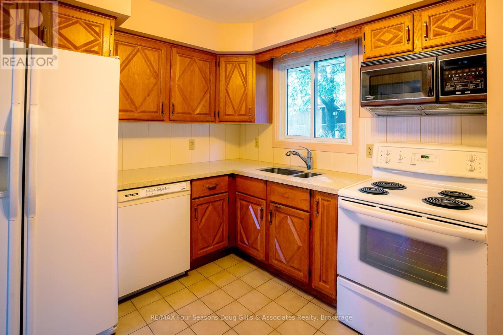 10 Lockhart Road, Collingwood, Ontario  L9Y 4B5 - Photo 12 - S12418116