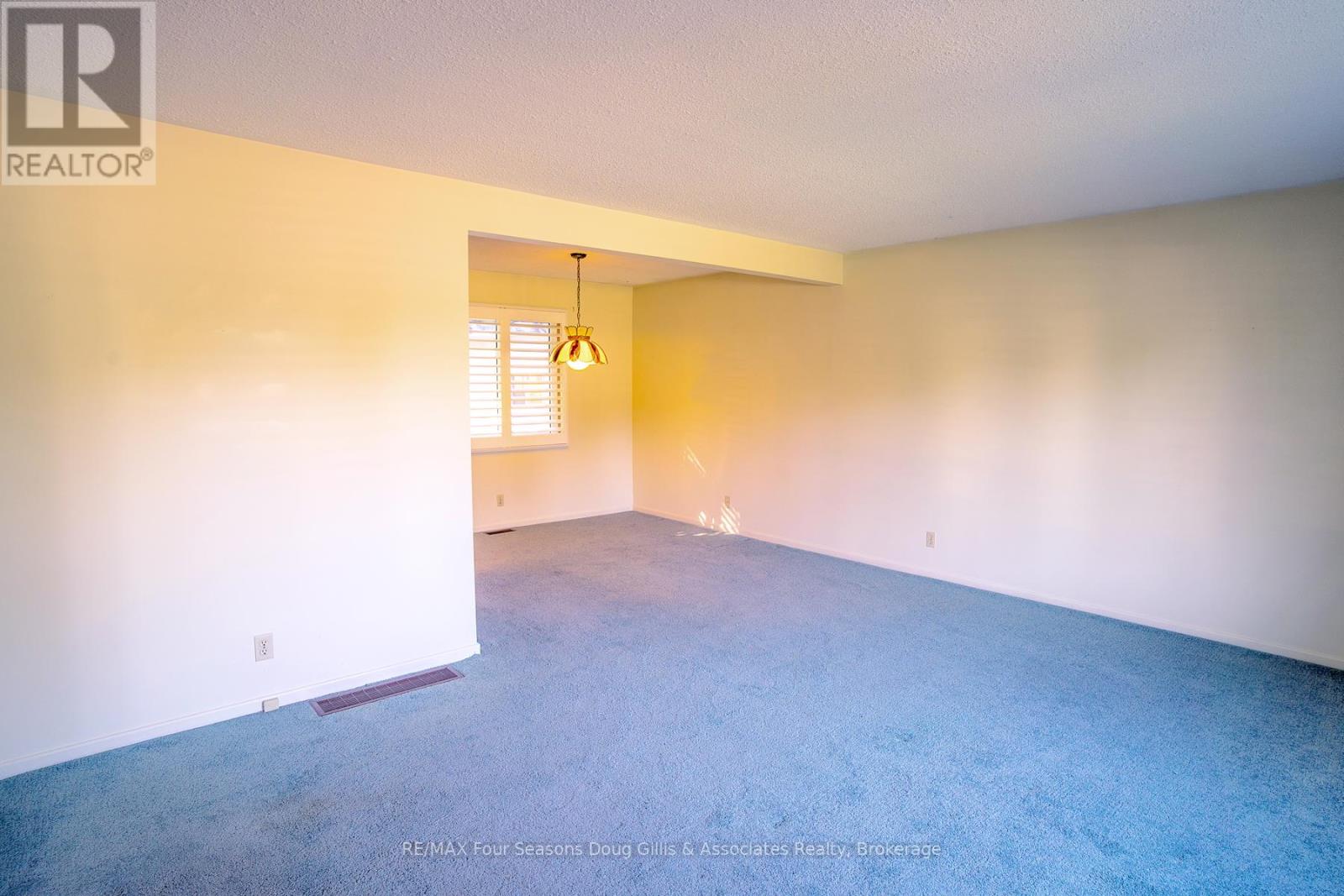 10 Lockhart Road, Collingwood, Ontario  L9Y 4B5 - Photo 8 - S12418116