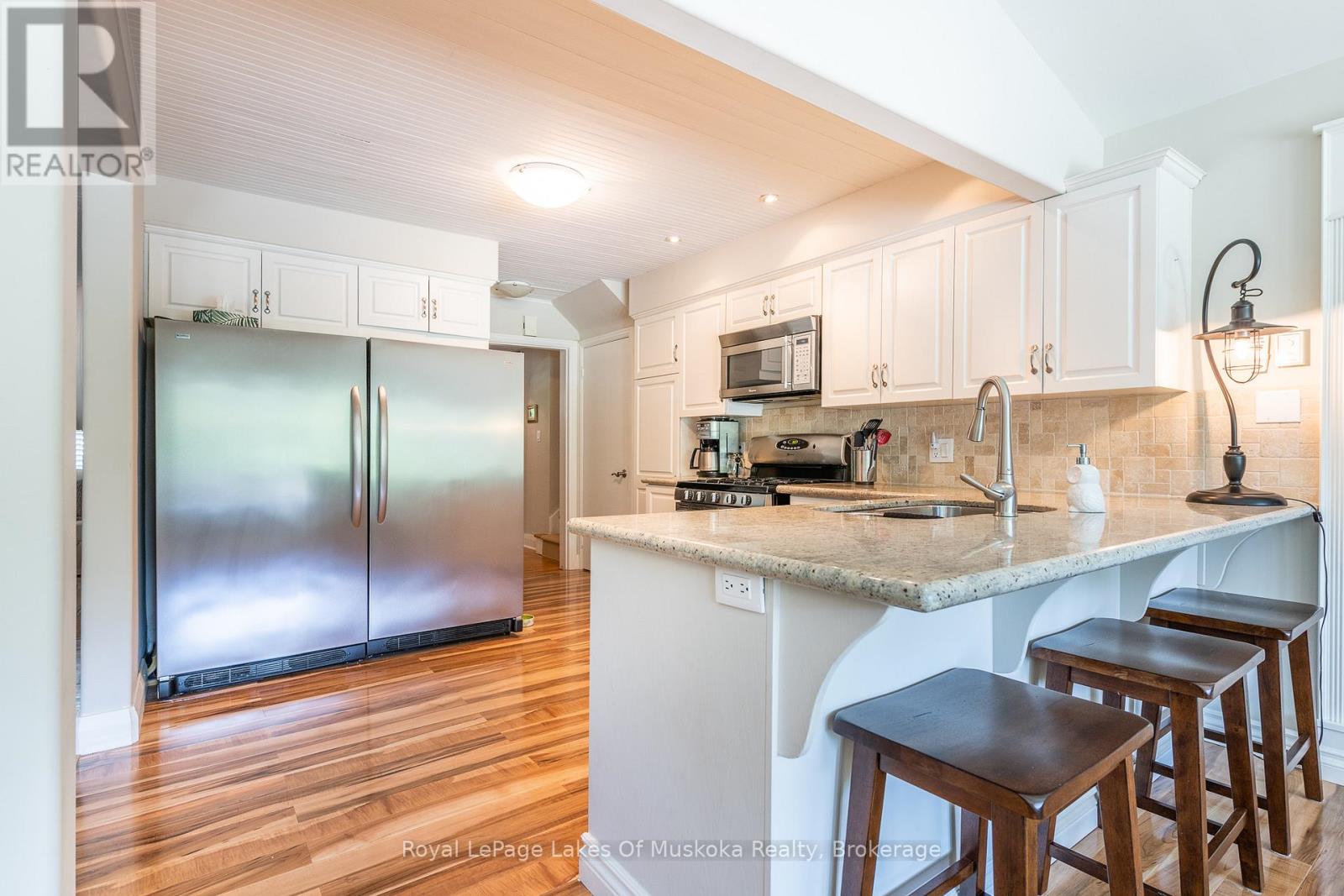 9 Mountview Avenue, Huntsville, Ontario  P1H 1G8 - Photo 12 - X12418149